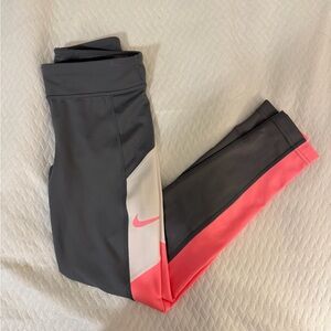 Nike DRI-FIT Tight Fit Leggins